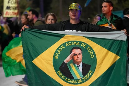 Manifestación frente a la residencia de Bolsonaro en Brasilia para protestar contra la prisión domiciliaria del expresidente, el pasado 5 de agosto. 