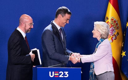 Von der Leyen felicita a Sánchez