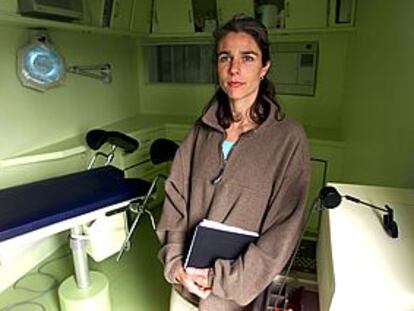 Rebecca Gomperts, fundadora de Women on Waves, en la sala habilitada como clínica para practicar abortos.