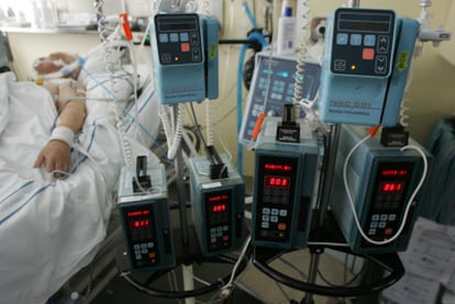 La tecnología permite prolongar la vida de los pacientes terminales sin esperanza de mejoría alguna.
