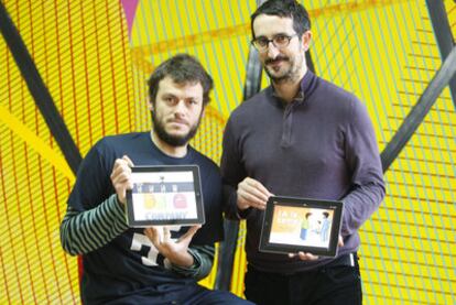 José María Martínez y José Cobelo, socios de Dada Company, posan en la sede de su empresa en Bilbao.