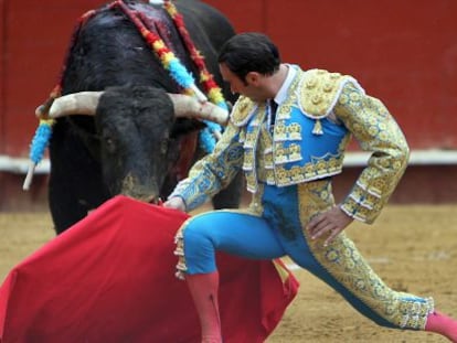 Enrique Ponce durante la corrida de Fallas celebrada en Valencia en 2010.