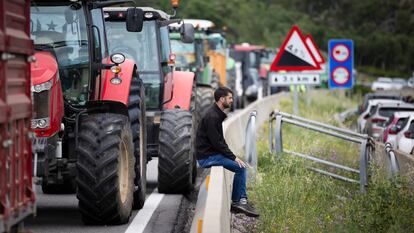 Los agricultores bloquean la AP-7 hacia Francia, este lunes