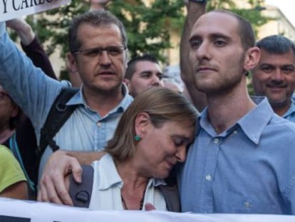 Carmen Bajo y Carlos Cano, el 30 de mayo durante una manifestación contra su condena en Granada.