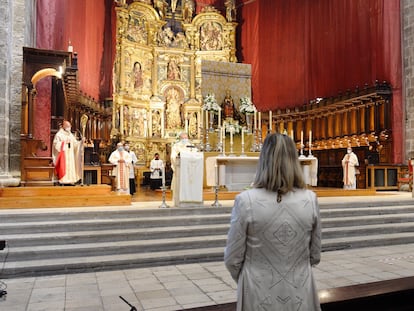 Interior de la catedral de Valladolid, uno de los bienes inmatriculados, durante la celebración de una misa.