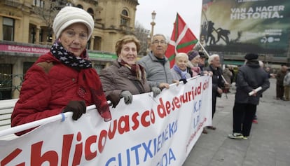 Concentración en defensa de las pensiones, en San Sebastián.