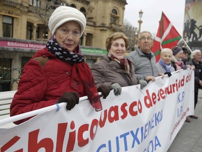 Concentración en defensa de las pensiones, en San Sebastián.