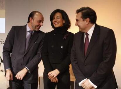 Los presidentes de Indra, Javier Monzón; Banesto, Ana Patricia Botín, y Alquimia, José Núñez.