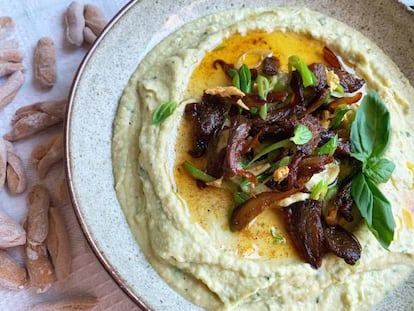 Hummus con setas tostadas