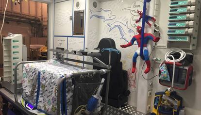 Interior d'una ambulància pediàtrica del SEM.