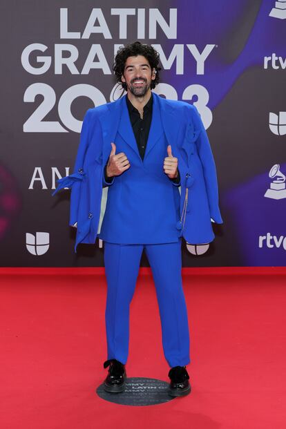 Miguel ?ngel Mu?oz, que present la gala 'premiere' en la que se entregaron 46 de los premios, con un llamativo traje azul.