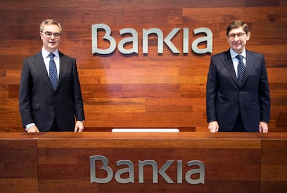 José Sevilla, consejero delegado, a la izquierda, y José Ignacio Gorigolzarri, presidente, antes de la presentación de resultados de 2020.-EFE/Bankia / Máximo García de la Paz