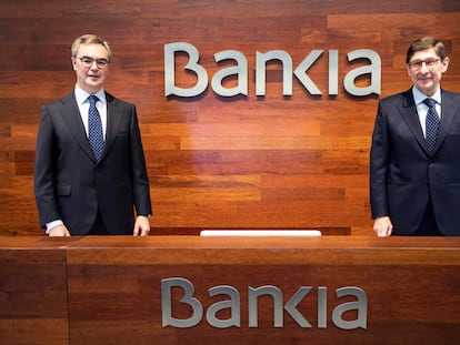 José Sevilla, consejero delegado, a la izquierda, y José Ignacio Gorigolzarri, presidente, antes de la presentación de resultados de 2020.-EFE/Bankia / Máximo García de la Paz