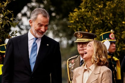 Felipe VI junto a la primera ministra italiana, Giorgia Meloni, este miércoles en Roma.