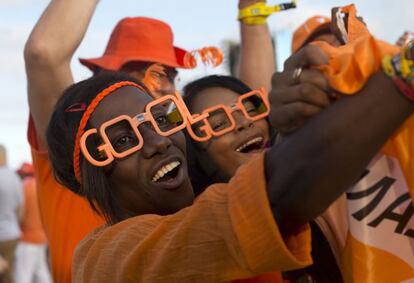 Aficionados holandeses durante la semifinal entre la selecciones de Holanda y Argentina en el Mundial de Fútbol, en Río de Janeiro, Brasil. 9 de julio de 2014