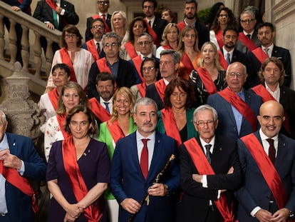 Los 41 concejales del Ayuntamiento de Barcelona, el pasado 17 de junio, tras la sesión de investidura de Jaume Collboni como alcalde.
