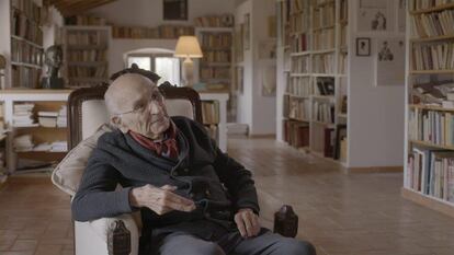 Francisco Brines, poeta, en el documental Los signos desvelados, dirigido por Rosana Pastor