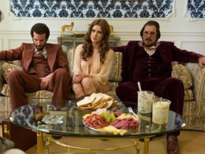 Bradley Cooper, Amy Adams y Christian Bale en &#039;La gran estafa america&#039;.