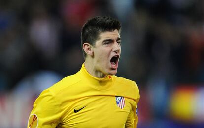 Thibaut Courtois celebra el gol de la victoria.