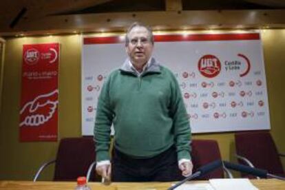 El secretario regional de la Federación de Servicios (FES) de la UGT de Castilla y León, Juan Antonio Bilbao, durante la rueda de prensa ofrecida hoy en Valladolid.