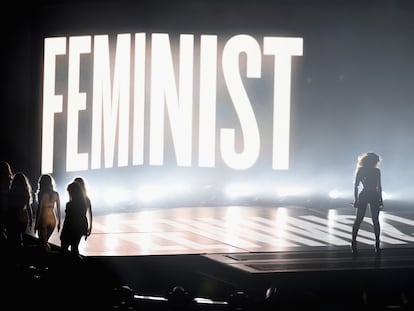 Beyoncé en el escenario durante los MTV Video Music Awards 2014, el 24 de agosto de ese año en Iglewood, California.