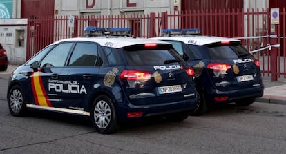 Dos coches de polic&iacute;a, en una imagen de archivo.