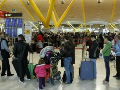 Travelers at the Adolfo Suárez Madrid-Barajas International Airport.