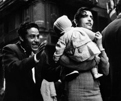 Imagen de la exposición 'El carrer' obtenida por el fotógrafo Joan Colom en el Barrio Chino de Barcelona entre 1958 y 1960.