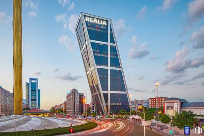 La Torre Realia, la primera inclinada del mundo.