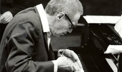 György Kurtág, en un concierto en 1989.
