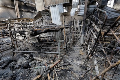 Cuerpos calcinados en la prisión bombardeada en Olenivka.