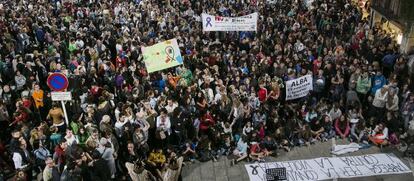 Concentración de ayer en Tàrrega en memoria de la menor asesinada.