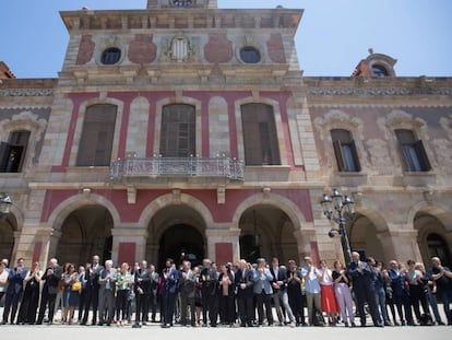 Quim Torra, Roger Torrent y los diputados de Junts per Catalunya, Esquerra, la CUP y En Comú Podem, en el Parlament