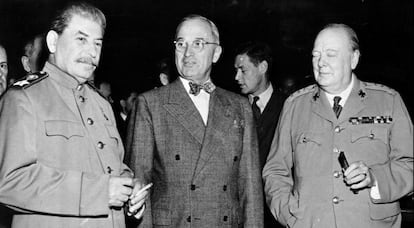 El l&iacute;der sovi&eacute;tico, Josef Stalin, el presidente norteamericano, Harry Truman, y el primer ministro brit&aacute;nico, Winston Churchill, en 1945 en Berl&iacute;n.