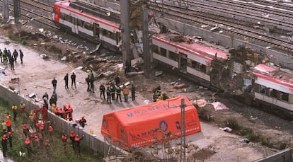 Vagones reventados por el atentado del 11 de marzo de 2004 en la madrileña calle Téllez.