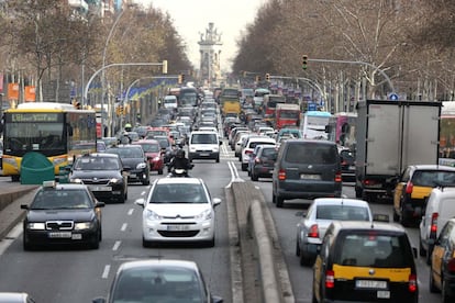 La Gran Via de Barcelona amb pla&ccedil;a Espanya al fons. 