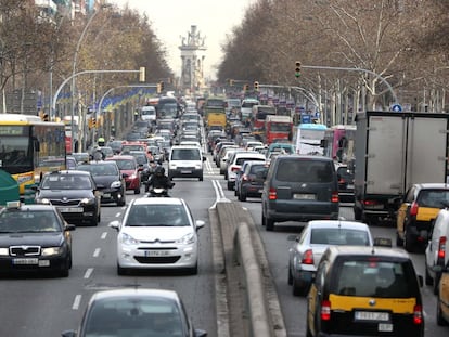 La Gran Via de Barcelona amb pla&ccedil;a Espanya al fons. 