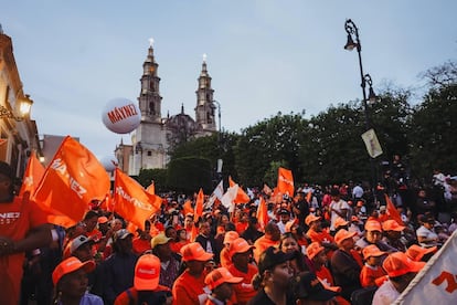 Seguidores de Jorge Álvarez Máynez reunidos en Lagos de Moreno.