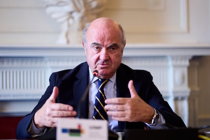El vicepresidente del Banco Central Europeo, Luis de Guindos, participa en un curso organizado por la APIE en Santander.