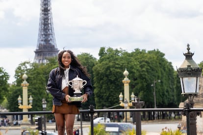  Coco Gauff, vestida de Miu Miu, para celebrar su victoria en Rollad Garros. 