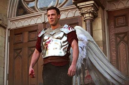 Una de las peticiones más surrealistas son las alas. En la imagen, Ben Affleck en la película 'Dogma' (1999).