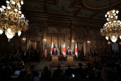 El presidente Donald Trump durante su discurso junto al primer ministro nipón, Shinzo Abe, durante una rueda de prensa en el palacio de Akasaka, el 6 de noviembre de 2017.