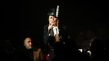 Marta Sánchez, la eterna reina del pop, durante la presentación de su nuevo espectáculo musical a piano y voz, 'De cerca', en el Teatro de la Zarzuela de Madrid.