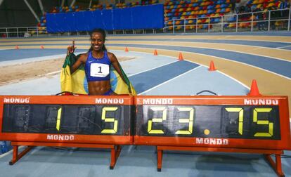 Dibaba celebra el r&eacute;cord mundial obtenido en Sabadell.