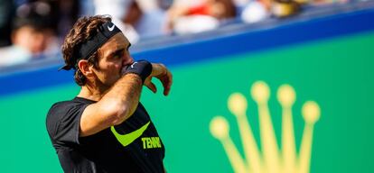 Federer, durante una sesión de entrenamiento en Shanghái.