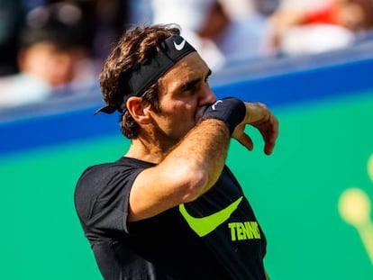 Federer, durante una sesi&oacute;n de entrenamiento en Shangh&aacute;i.