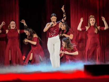 La representante de España en Eurovisión, Blanca Paloma, durante los ensayos para la segunda semifinal del certamen en Liverpool.