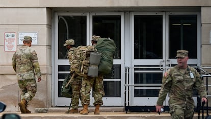 Tropas a su llegada al Cuartel General de la Guardia Nacional en el Distrito de Columbia, Washington, este martes.