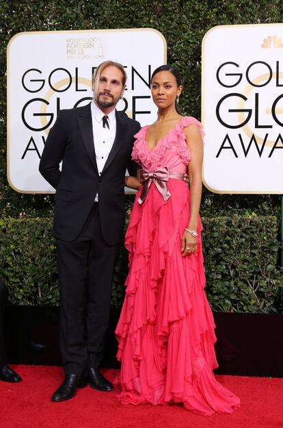 Tras unas pocas semanas de relación, la actriz Zoe Saldana se comprometía con el artista Marco Perego. Tres semanas después de la proposición, la pareja se casaba en 2013.