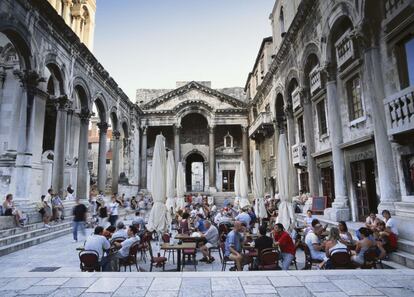 Terraza en el palacio de Diocleciano de Split (Croacia).